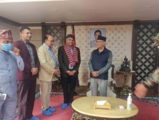 उद्योगपति अग्रवाल नेकपा एमालेमा प्रवेश