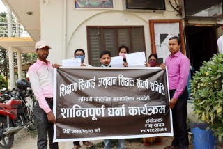तलब नपाएपछि नगरपालिकामा धर्ना, तालाबन्दी गर्ने चेतावनी