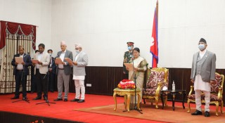 चार मन्त्रीद्वारा  शपथ ग्रहण