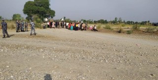 माेतिपुरमा जग्गा कब्जा गर्नेको भिड