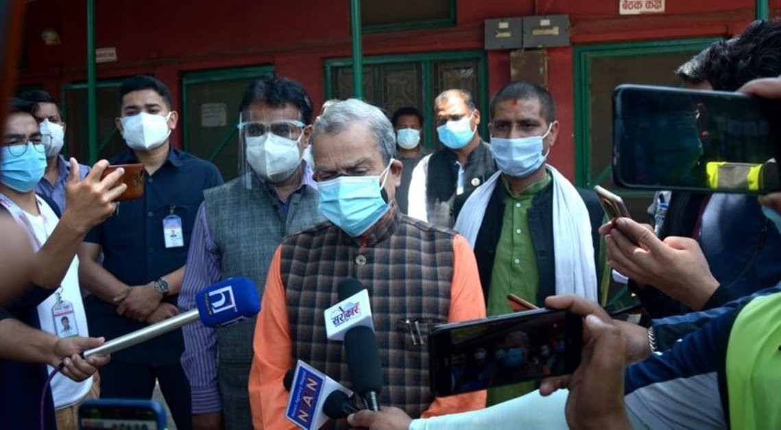 किन गरेनन् ठाकुरले प्रधानमन्त्रीमा दाबी ?