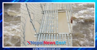 पुलबाट खसेकाे बालक अझै बेपत्ता