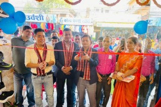 १८ वर्ष सहकारी सेवामा लागेका युवाले सुरु गरे फेन्सी पसल