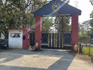 परिवारका सदस्यहरुको उपस्थितिमा झुण्डिएको अवस्थामा भेटिएका एसएसपिको कोठा खोलीयो ।