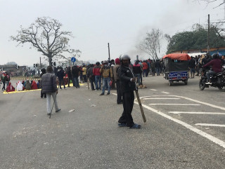 किसानको पक्षमा जनमत पार्टीको आन्दोलन जारी, लुम्बिनी सडकखण्ड अवरुद्ध ।