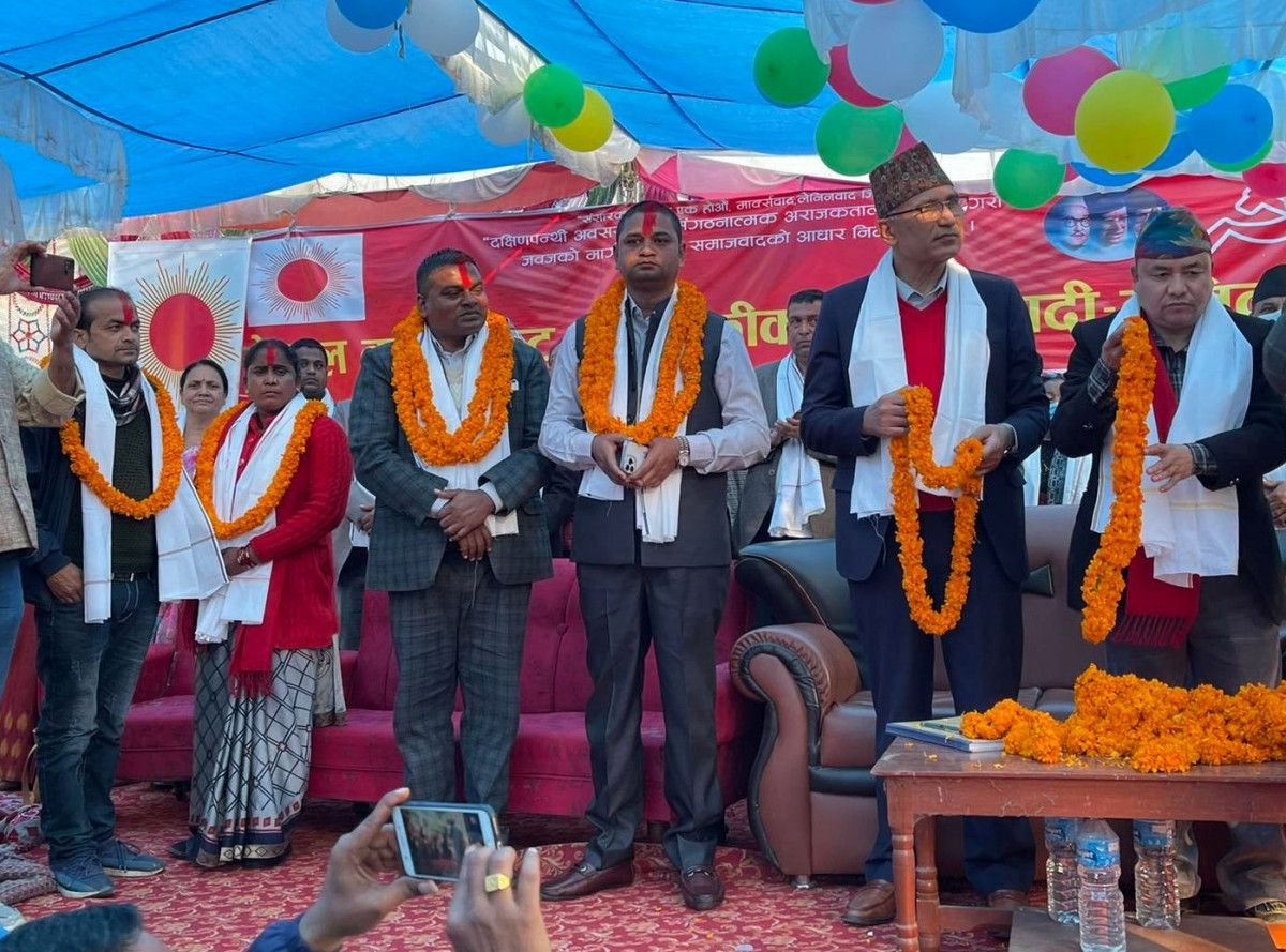 रुपन्देहीका दुई पालिकाका निर्वाचित अध्यक्ष सहितका जनप्रतिनिधि एमाले प्रवेश ।