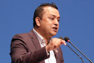 एमसीसीमा दलहरुले दोहोरो चरित्र बन्द गर्नुपर्छ : गगन थापा