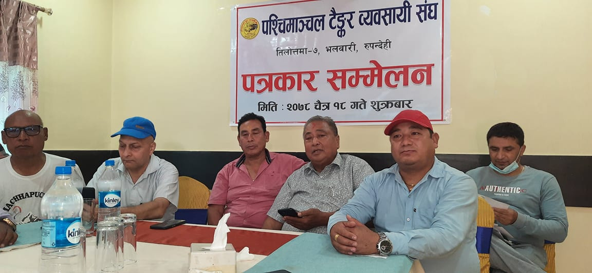 पश्चिमाञ्चलका पेट्रोलियम व्यवसायीहरूको  ढुवानी नरोकिने