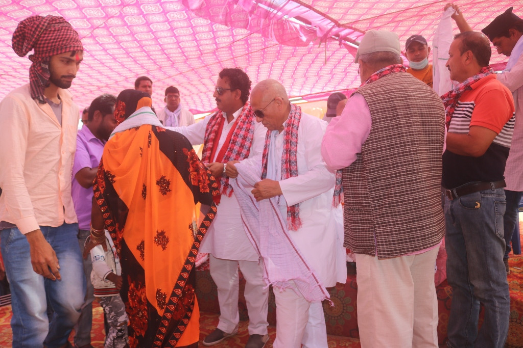बिभिन्न पार्टी परित्याग गरी रुपन्देहीको सियारी गाउँपालिकामा ३ सय बढी राप्रपामा प्रवेश ।