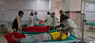 विजय जुलुसमा हिँडेकाे मिनी ट्रक दुर्घटना : २४ जना घाइते