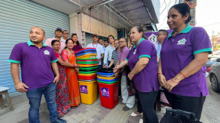 सिभिल बैंक लिमिटेड भैरहवा शाखाद्धारा सिद्धार्थनगर नगरपालिकालाई  डस्टबीन हस्तान्तरण
