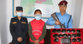 साढे दुई किलो चरेससहित एक महिला पक्राउ