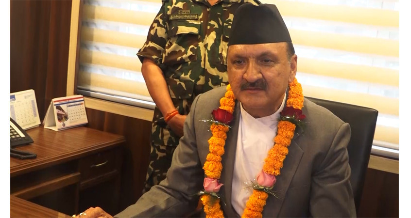 समस्याग्रस्त अवस्थाको अर्थतन्त्रलाई सुधार गरेरै छाड्छु : नवनियुक्त अर्थमन्त्री महत