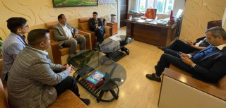 नगरको विकासका लागि अर्थमन्त्री र सिद्धार्थनगरका मेयर बीच भेटवार्ता