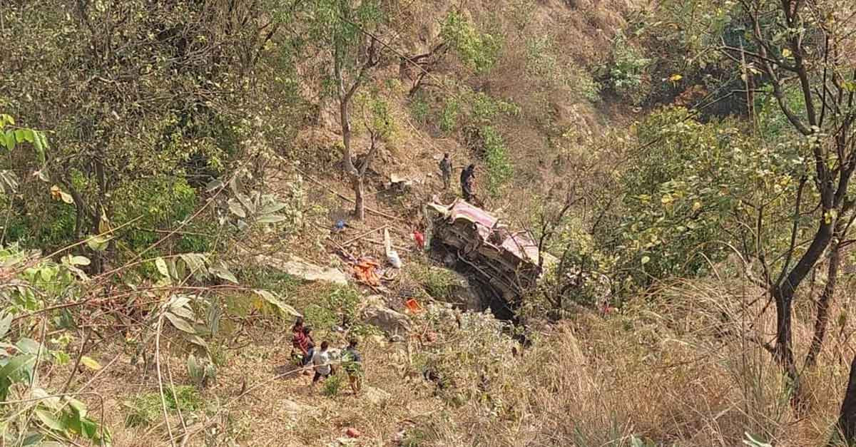पाल्पाको जोरधारामा बस दुर्घटना : १ जनाको मृत्यु, उद्धार जारी