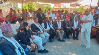 समवेदना प्रकट गर्न घनश्याम भुसाल निवास पुगे प्रधानमन्त्री प्रचण्ड