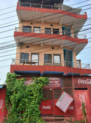 रुपन्देहीका होटल ब्यावसायीहरु संकटमा , घिरौलाका लहराले छोपिन थाले होटल