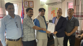सिमानाका ब्यवस्थित गर्नु पर्ने माग राख्दै सिद्धार्थ संजाल रुपन्देहीले जिल्ला प्रशासन कार्यालय र भैरहवा भन्सार कार्यालयमा ज्ञापनपत्र बुझायो
