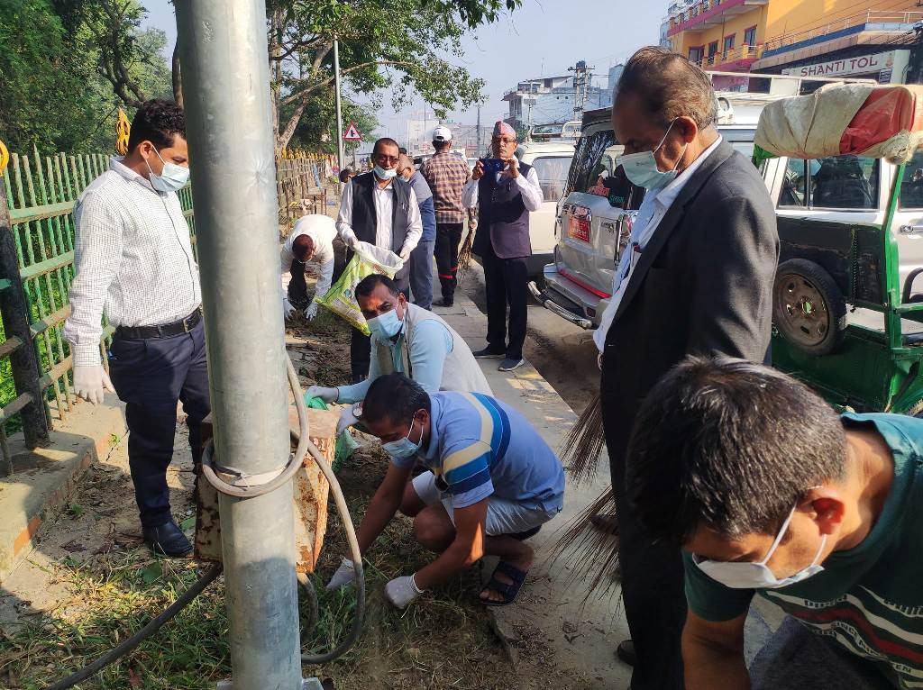 स्वच्छ नगर बनाउन लुम्बिनीमा सरसफाई अभियान सुरु