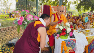 विश्व शान्तिका लागि लुम्बिनीमा मोन्लम पूजा (फोटो फिचर)