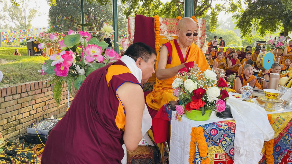 विश्व शान्तिका लागि लुम्बिनीमा मोन्लम पूजा (फोटो फिचर)