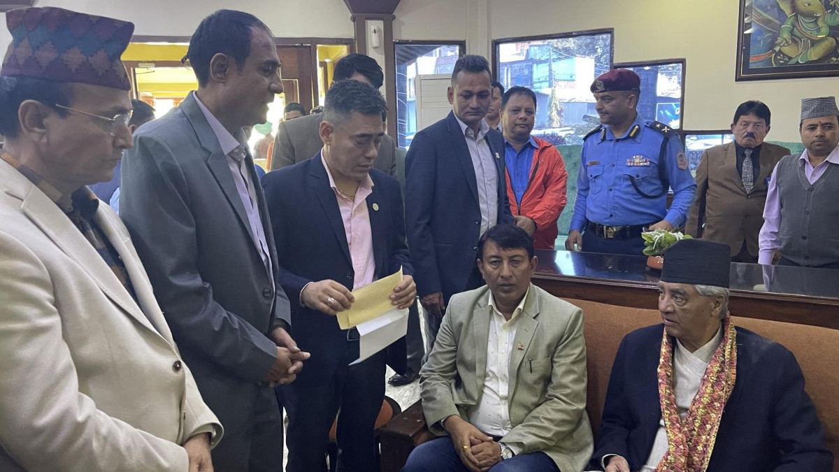 गौतमबुद्ध अन्तर्राष्ट्रिय विमानस्थल नियमित सञ्चालनको माग गर्दै देउवालाई ज्ञापनपत्र