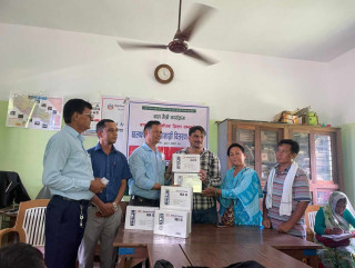 वडा नं. १ द्वारा पक्लिहवा मा.वि.लाई बालमैत्री प्राविधिक सामग्री हस्तान्तरण