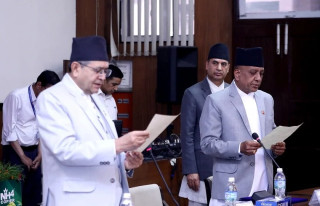 प्रतिनिधिसभाका सचिव अधिकारीको शपथ