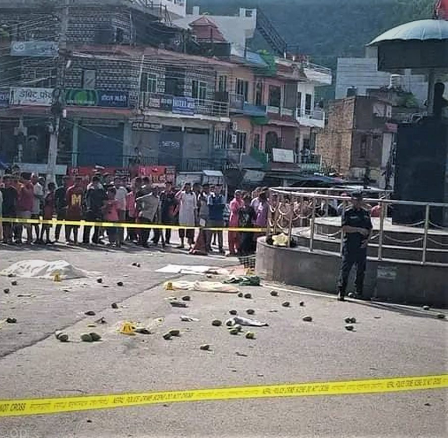 दाङमा ट्रकको ठक्करबाट एक पुरुषको मृत्यु, विहानैदेखि पूर्व-पश्चिम राजमार्ग अवरुद्ध