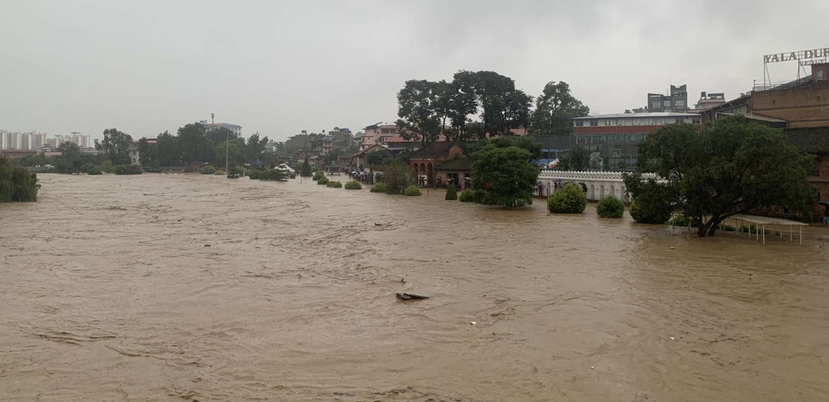 काठमाडौं उपत्यकामा बाढीपहिरोले ३२ जनाको मृत्यु , १२ जना बेपत्ता