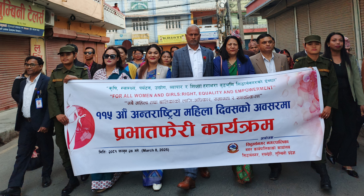 अन्तर्राष्ट्रिय नारी दिवसमा सिद्धार्थनगर नगरपालिकाको प्रभातफेरी कार्यक्रम,   एकजना इ–रिक्सा चालक महिला सहित १३ जना सरसफाईकर्मी महिलाहरुलाई सम्मान