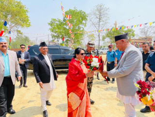 पूर्वराष्ट्रपति भण्डारीलाई मुख्यमन्त्री आचार्यको लुम्बिनीमा स्वागत